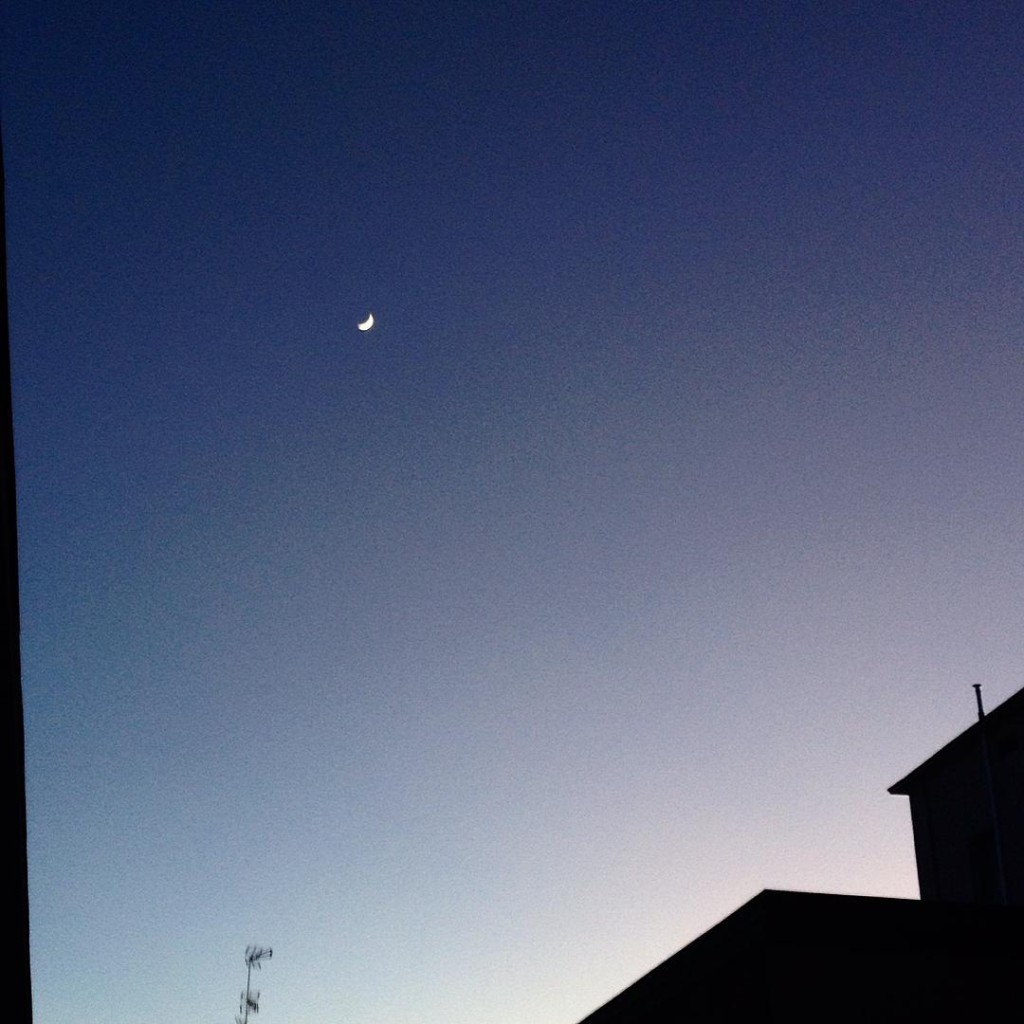 Goodnight moon #urban #sky #sunset #moon #night #photooftheday #landscape #photographer #igersitalia #igersbologna #lifestyle