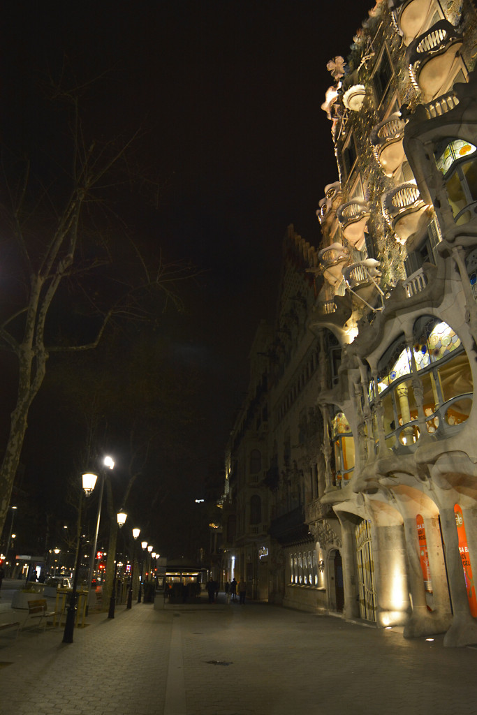 casa-Batlo-night3